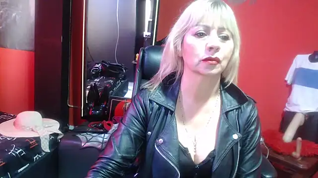 KLOE PIELL online show from 11/18/25, 10:02