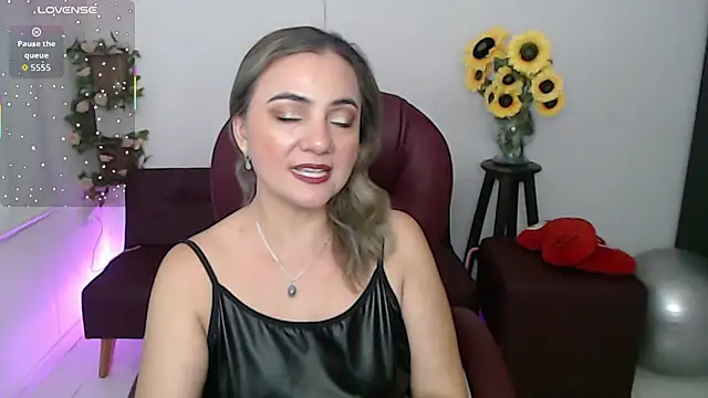 Ghada milf online show from 04/17/26, 08:00