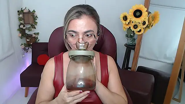 Snapshot of Ghada_milf chatting on 06/11/26, 12:32 Ghada milf online show from 06/11/26, 12:32