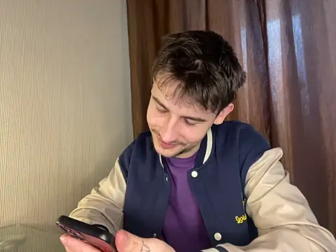 Snapshot of Mike_severi2 chatting on 03/03/25, 01:01 Mike severi2 online show from 03/03/25, 01:01