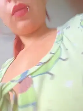 Snapshot of MiaLujan_ chatting on 02/10/25, 11:46 MiaLujan online show from 02/10/25, 11:46