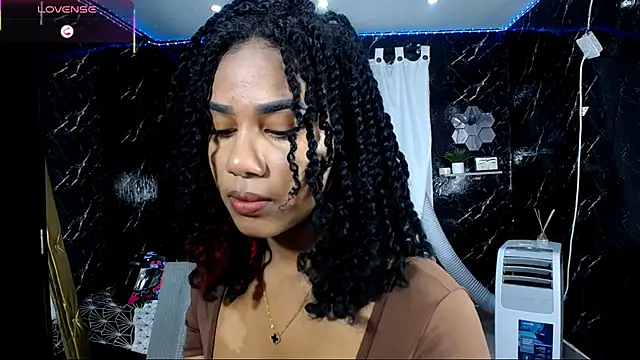 Snapshot of Hillary_queen chatting on 10/25/25, 12:39 Hillary queen online show from 10/25/25, 12:39