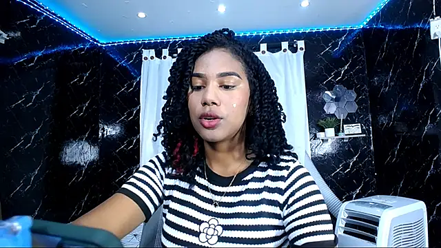 Hillary queen online show from 09/26/25, 01:07