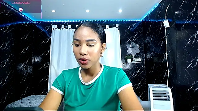 Hillary queen online show from 09/20/25, 12:43