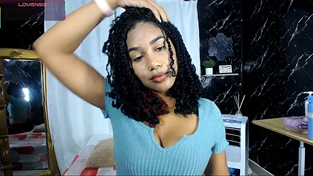 Snapshot of Hillary_queen chatting on 10/29/25, 06:18 Hillary queen online show from 10/29/25, 06:18