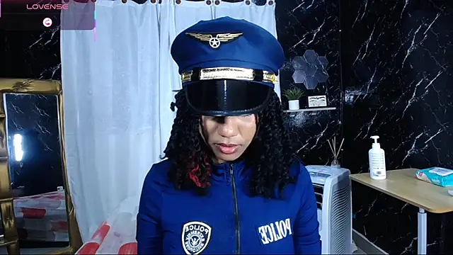 Snapshot of Hillary_queen chatting on 10/31/25, 06:15 Hillary queen online show from 10/31/25, 06:15