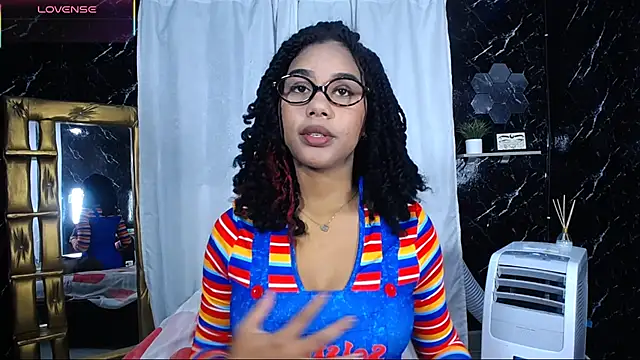 Snapshot of Hillary_queen chatting on 11/01/25, 12:32 Hillary queen online show from 11/01/25, 12:32