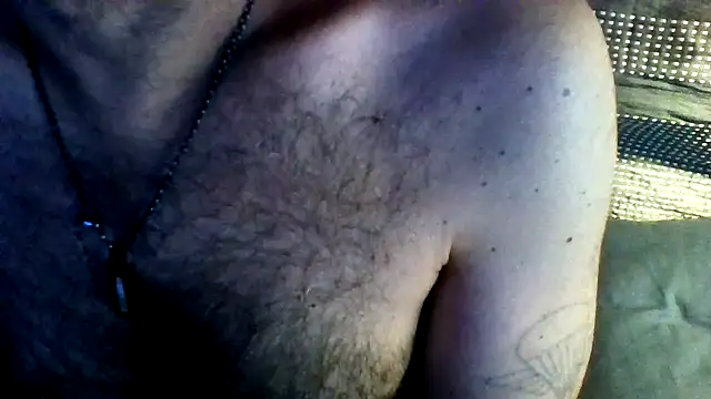 Snapshot of titanzitte chatting on 10/11/25, 11:50 titanzitte online show from 10/11/25, 11:50