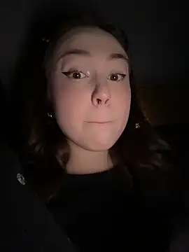 Snapshot of Peachy_Dream chatting on 12/21/25, 06:31 Peachy Dream online show from 12/21/25, 06:31