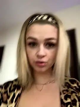 Love Bri online show from 11/21/25, 09:41