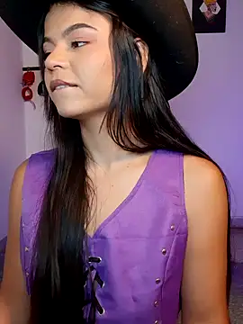 Cleo hills online show from 03/26/26, 01:42