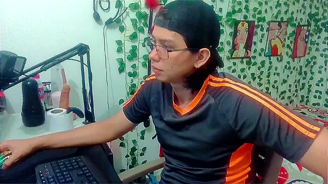 Snapshot of Andy_gray chatting on 06/26/26, 12:44 Andy gray online show from 06/26/26, 12:44