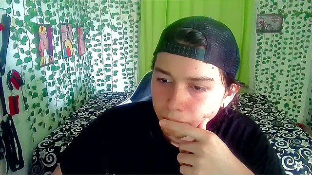 Snapshot of Andy_gray chatting on 06/17/26, 03:44 Andy gray online show from 06/17/26, 03:44