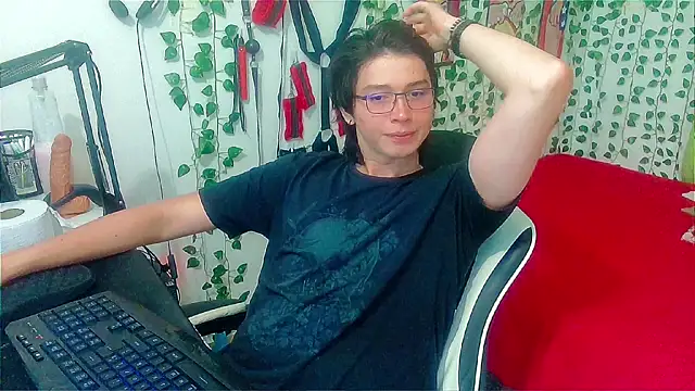 Snapshot of Andy_gray chatting on 06/10/26, 12:39 Andy gray online show from 06/10/26, 12:39