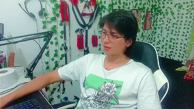 Andy gray online show from 04/12/26, 12:30