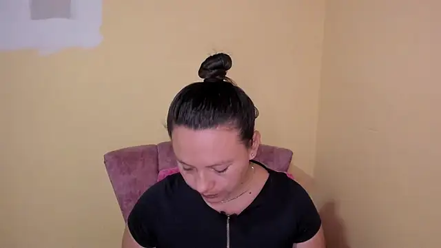lauraguzman online show from 07/17/26, 03:26