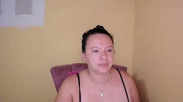 lauraguzman online show from 07/18/26, 04:21