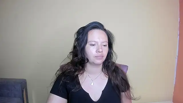 lauraguzman online show from 03/01/26, 02:44