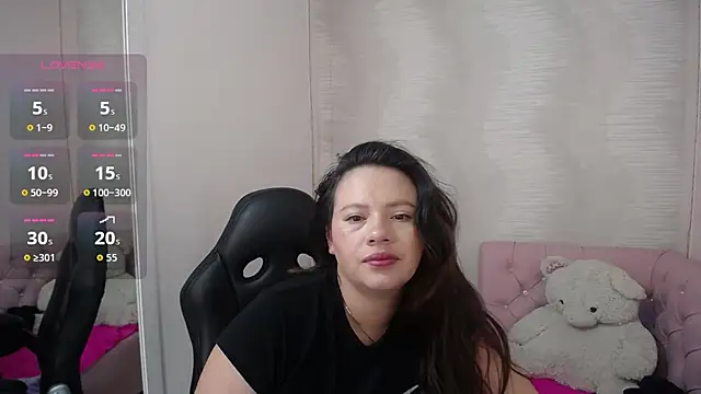 lauraguzman online show from 09/24/25, 03:24