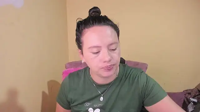lauraguzman online show from 06/26/26, 03:45