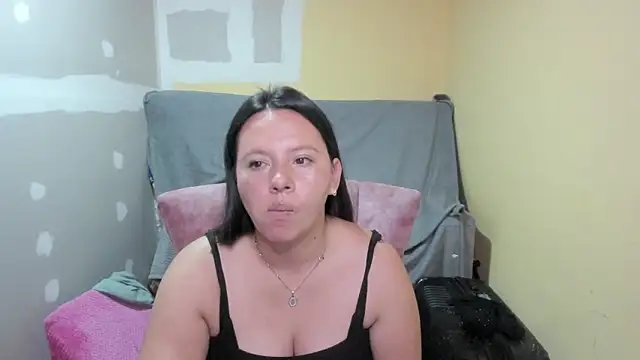 lauraguzman online show from 05/13/26, 03:02