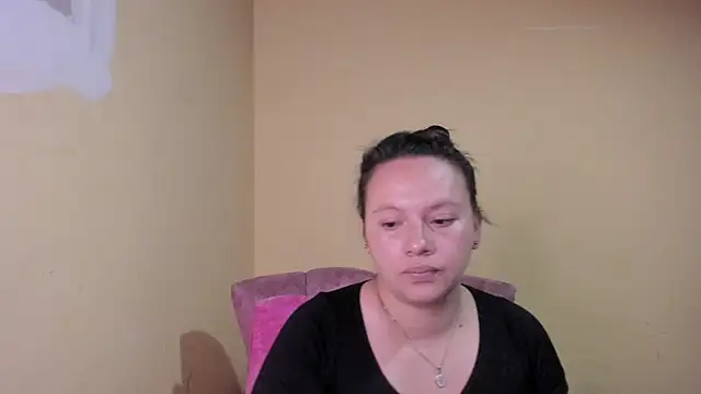 lauraguzman online show from 07/15/26, 02:40