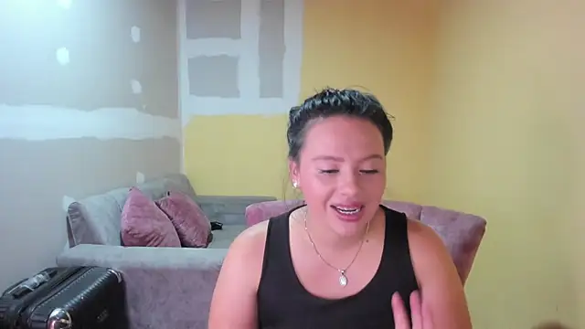 lauraguzman online show from 04/13/26, 02:59