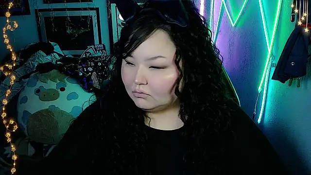 EmGreens online show from 10/31/25, 03:25