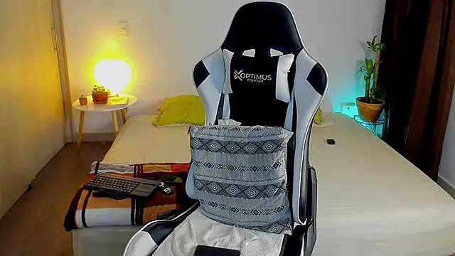 dafboy1 online show from 12/17/25, 11:43