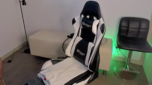 dafboy1 online show from 09/29/25, 02:23