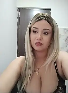 Snapshot of AdelinaJude chatting on 09/28/25, 07:21 AdelinaJude online show from 09/28/25, 07:21