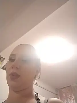 Snapshot of AdelinaJude chatting on 09/19/25, 06:56 AdelinaJude online show from 09/19/25, 06:56