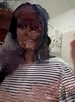 Snapshot of AdelinaJude chatting on 10/07/25, 10:00 AdelinaJude online show from 10/07/25, 10:00