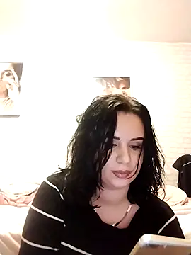 Snapshot of AdelinaJude chatting on 01/05/25, 08:21 AdelinaJude online show from 01/05/25, 08:21