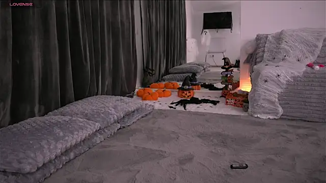 KylieJoyce online show from 10/22/25, 08:08