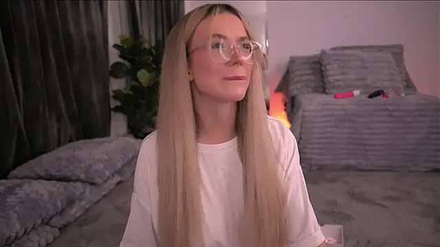 KylieJoyce online show from 11/08/25, 09:51