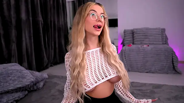 KylieJoyce online show from 10/03/25, 08:10