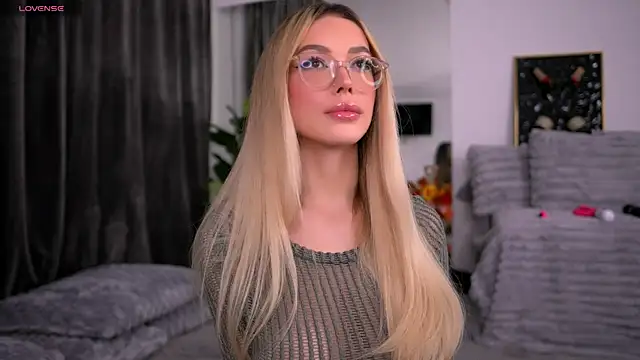 KylieJoyce online show from 12/03/25, 09:47