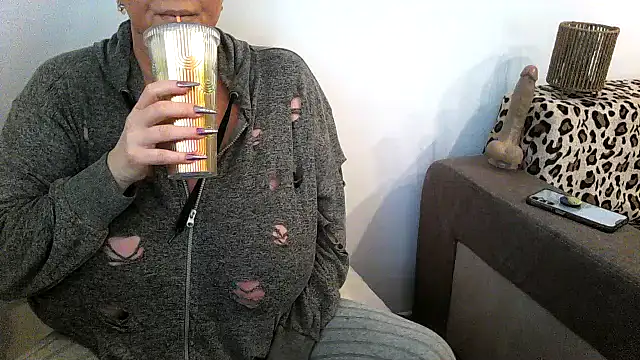 hotsierra4u online show from 04/07/26, 09:22