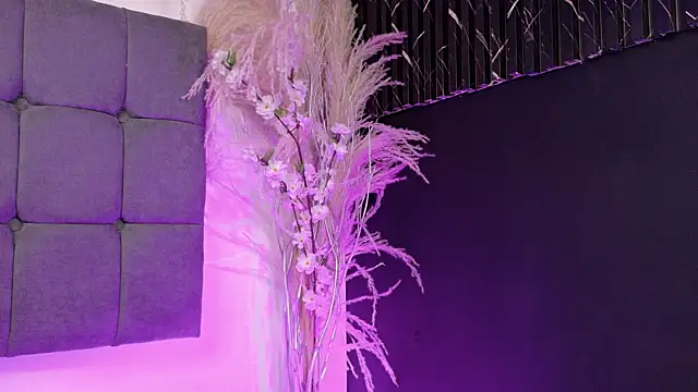 miluv19 online show from 12/21/25, 09:26