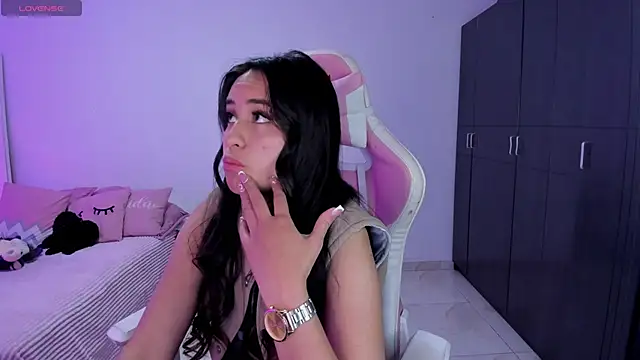 Snapshot of Tinylottie chatting on 11/06/25, 01:53 Tinylottie online show from 11/06/25, 01:53