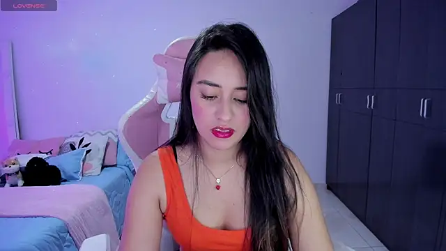 Snapshot of Tinylottie chatting on 11/18/25, 01:54 Tinylottie online show from 11/18/25, 01:54