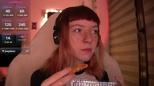 Snapshot of juliapie chatting on 12/22/24, 05:44 juliapie online show from 12/22/24, 05:44