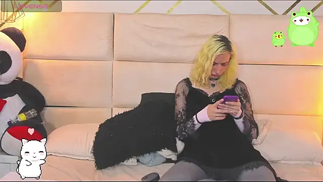 -kisa  online show from 12/17/25, 02:05