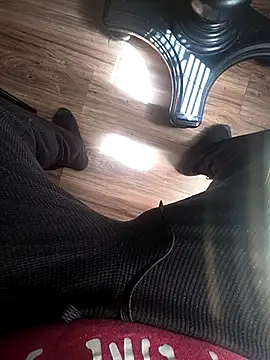 Snapshot of Damn-Danny chatting on 11/12/25, 06:12 Damn-Danny online show from 11/12/25, 06:12