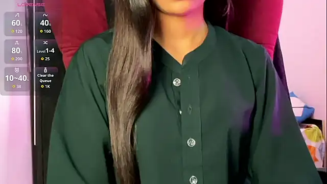 Snapshot of Kayzza_5 chatting on 11/20/25, 11:44 Kayzza 5 online show from 11/20/25, 11:44