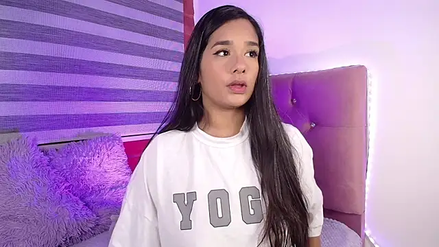 Snapshot of Maeena chatting on 01/18/25, 06:10 Maeena online show from 01/18/25, 06:10