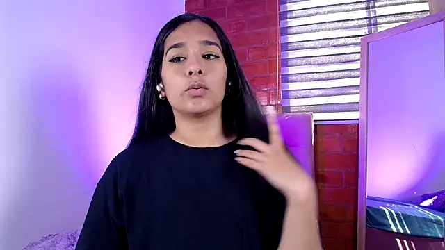 Snapshot of Maeena chatting on 12/05/24, 04:50 Maeena online show from 12/05/24, 04:50