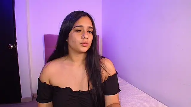 Snapshot of Maeena chatting on 03/04/26, 12:51 Maeena online show from 03/04/26, 12:51