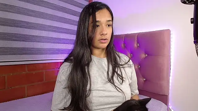 Snapshot of Maeena chatting on 01/13/25, 06:16 Maeena online show from 01/13/25, 06:16